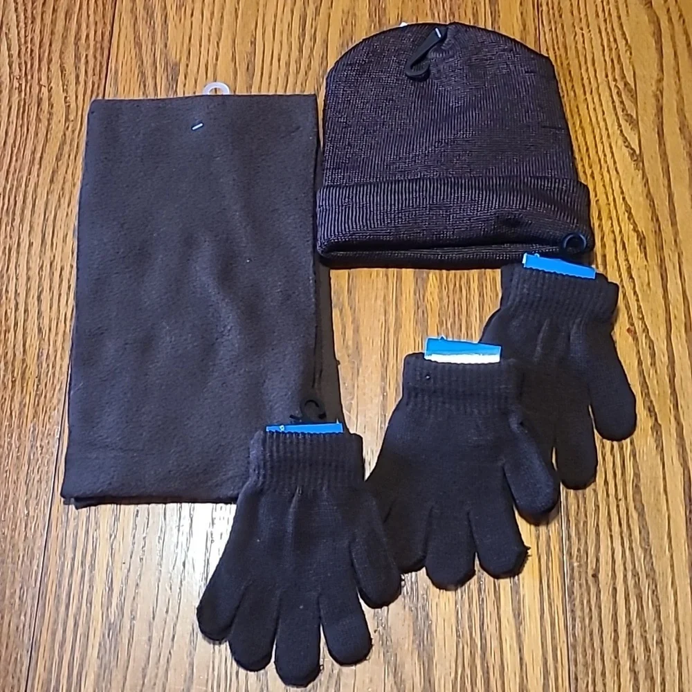 Subzeros NWT Winter Hat, Scarf and 3 Pairs of Gloves Set